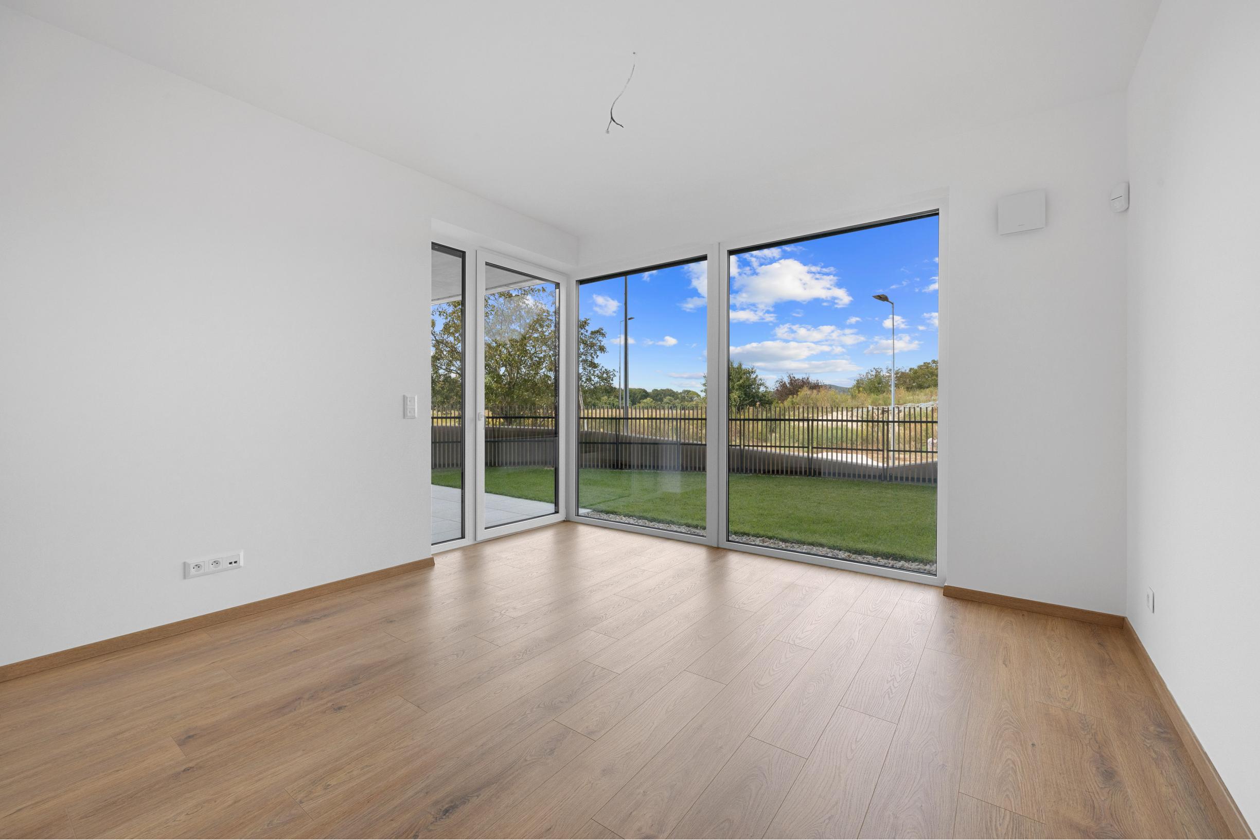 Priestranný 4-izbový byt s dvomi predzáhradkami v projekte Nesto-Petržalka