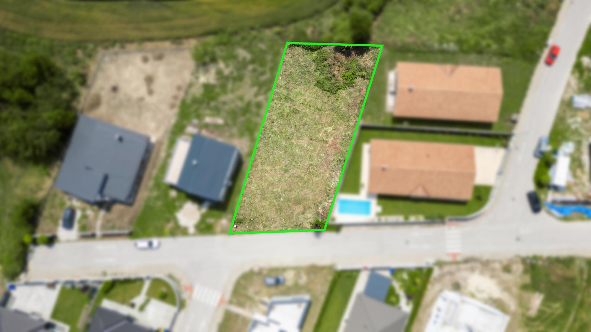 Stavebný pozemok 801 m² v slepej ulici – ideálne miesto pre váš rodinný dom v Kvetoslavove