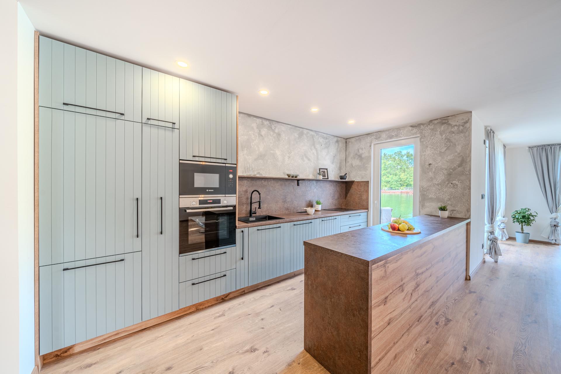 Exkluzívna novostavba hausbótu s veľkorysou terasou a výhľadom na Jarovecké rameno