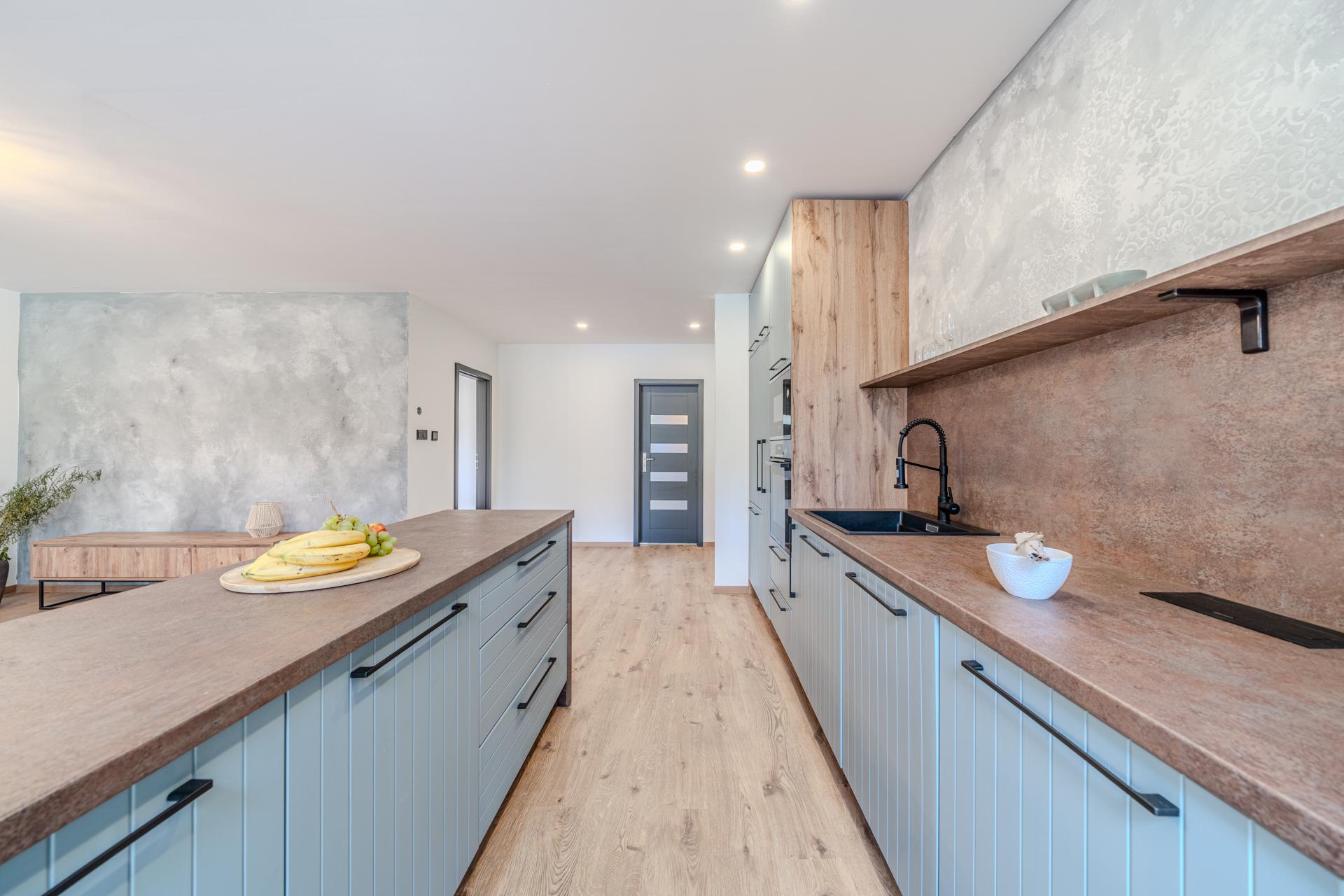 Exkluzívna novostavba hausbótu s veľkorysou terasou a výhľadom na Jarovecké rameno