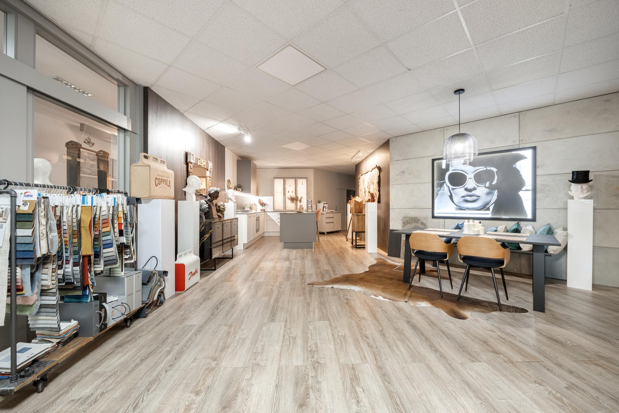 ZNÍŽENÁ CENA | Komerčný areál s halou, kanceláriami a rodinným domom v meste Holíč