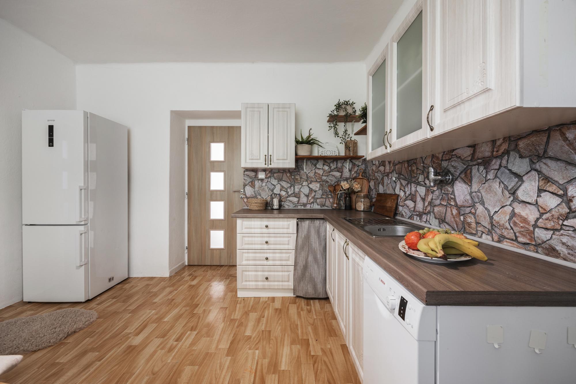 Rodinný domček v obci Zlatno s veľkou záhradou, ktorý ponúka priestor na relax aj každodenný život