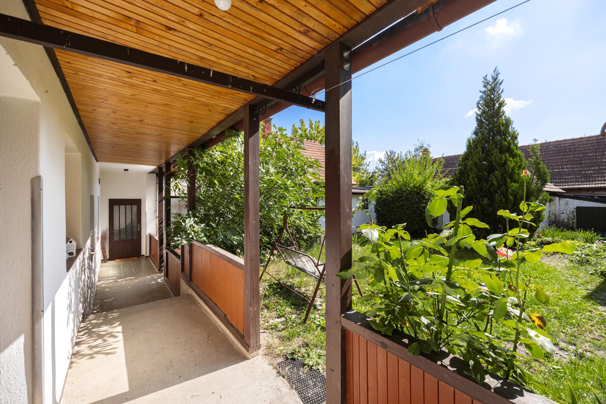 Rodinný domček v obci Zlatno s veľkou záhradou, ktorý ponúka priestor na relax aj každodenný život