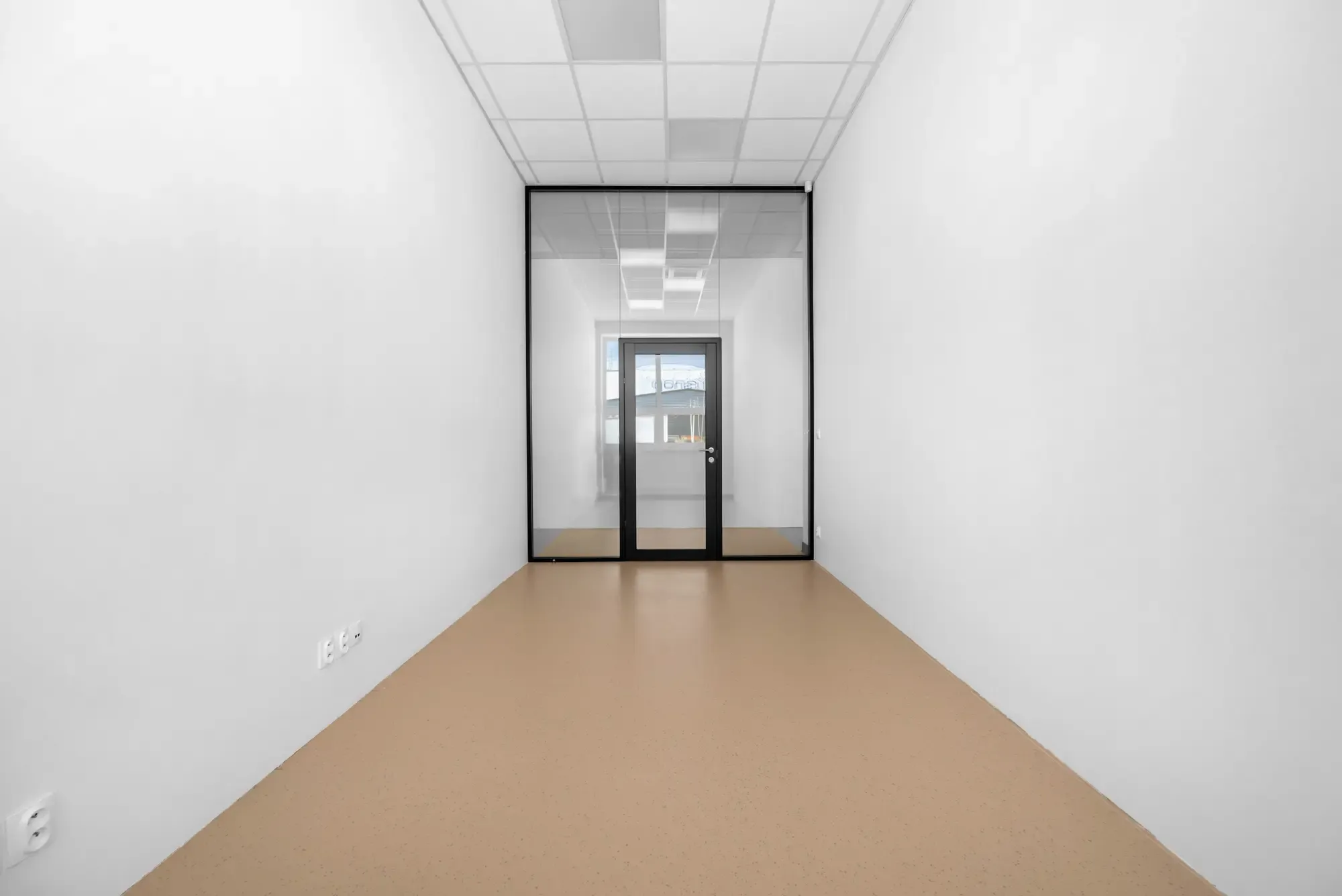 Štýlové a presvetlené priestory v modernej budove Business Hub A13 Concept