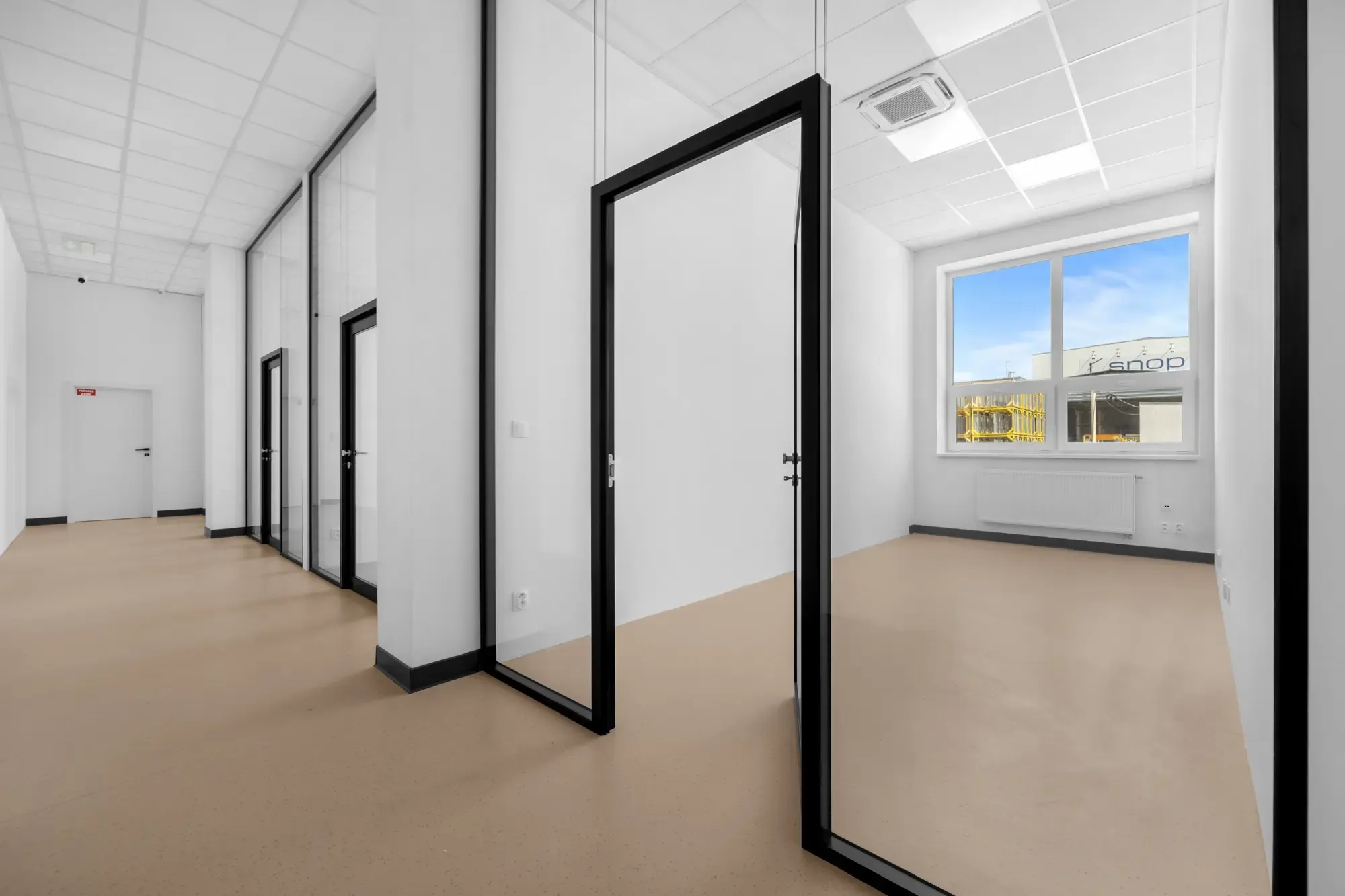 Štýlové a presvetlené priestory v modernej budove Business Hub A13 Concept