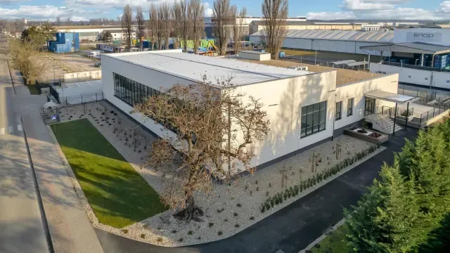 Štýlové a presvetlené priestory v modernej budove Business Hub A13 Concept