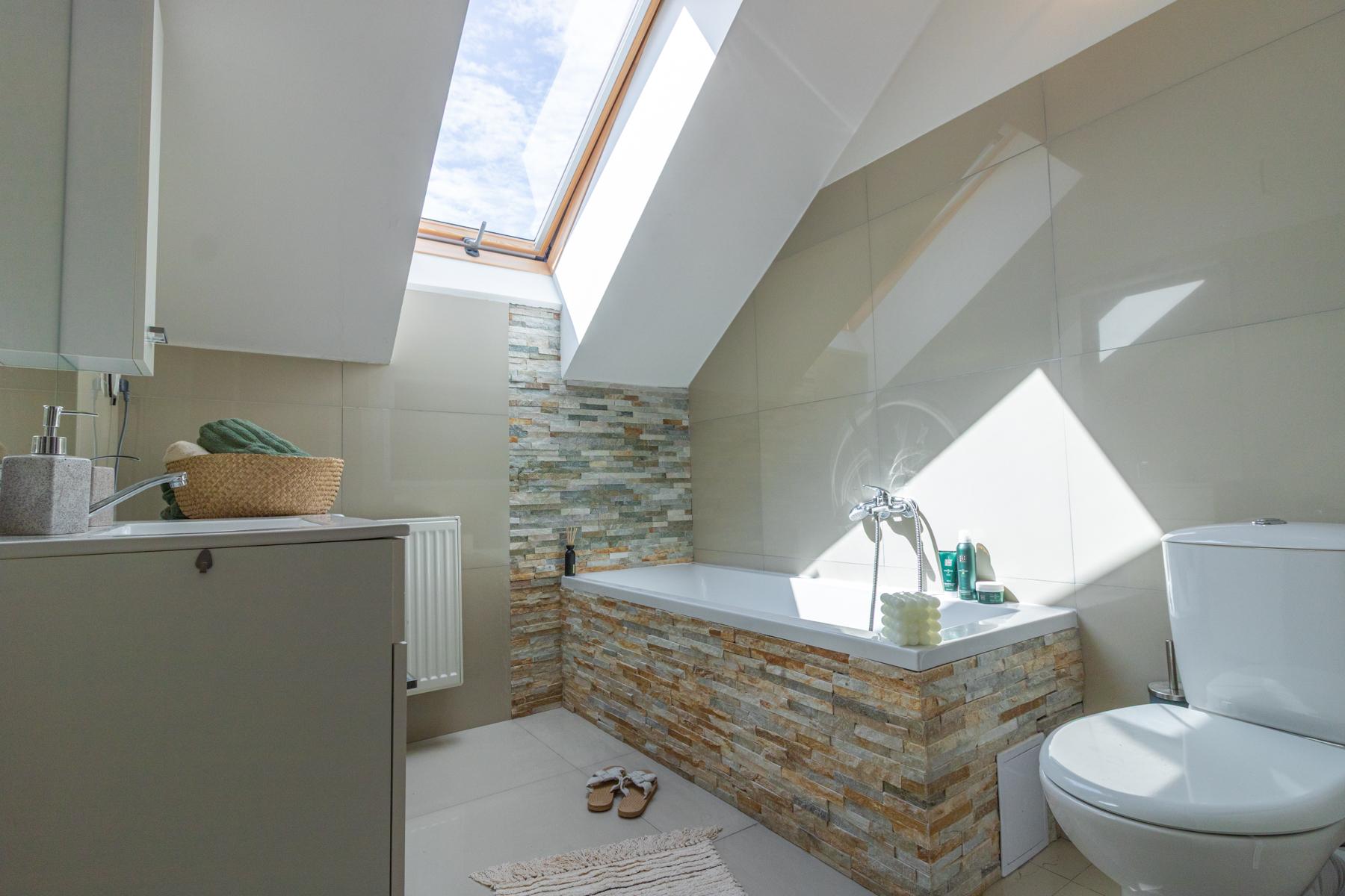 Svetlý 2-izbový mezonet v centre Malaciek