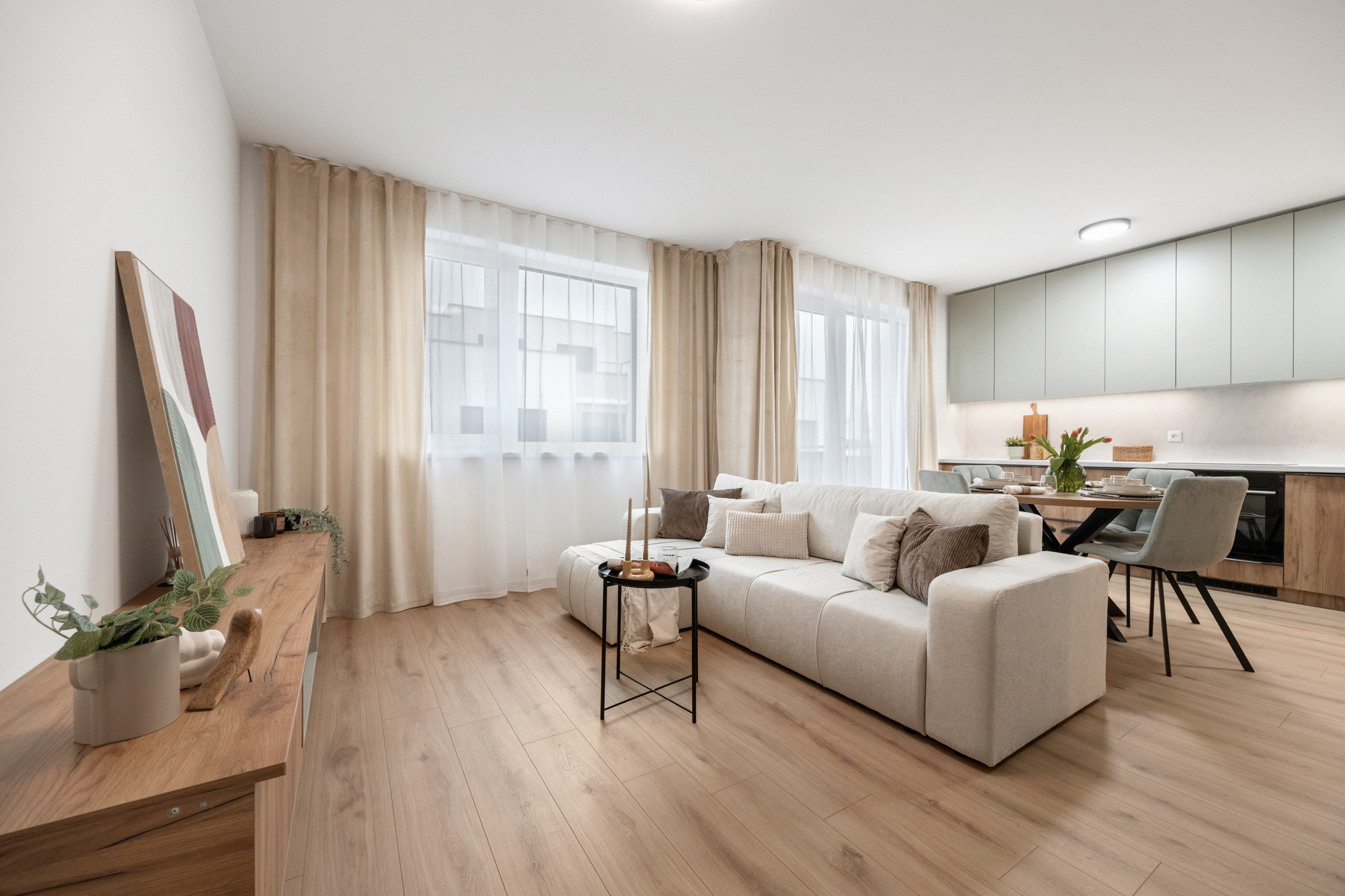 Novo zariadený, kvalitne vybavený 3-izbový byt s dvomi balkónmi a parkovaním na prenájom vo Hviezdoslavove