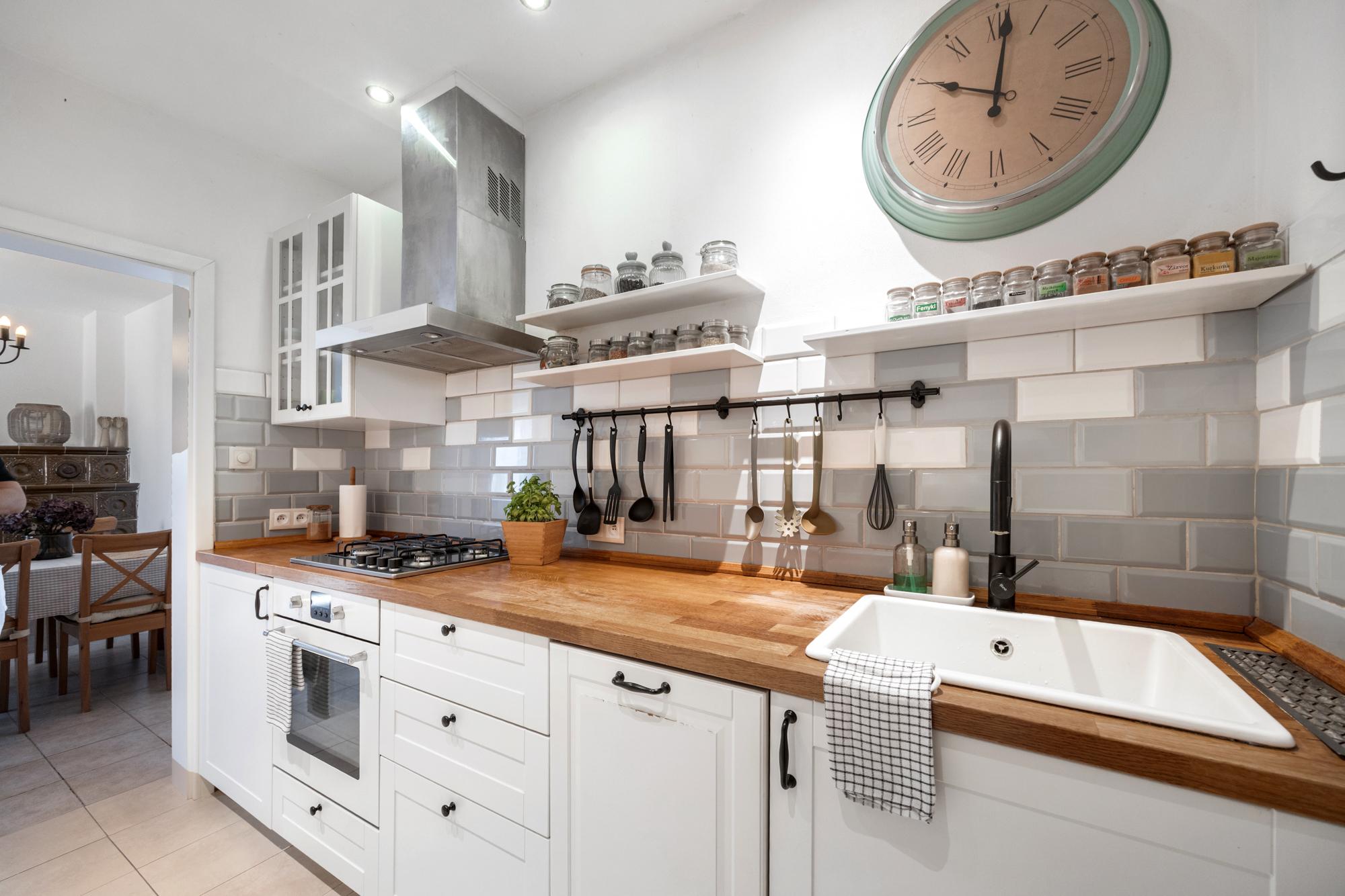 Rekonštruovaný rodinný dom so záhradou snov a extra priestorom pre hostí