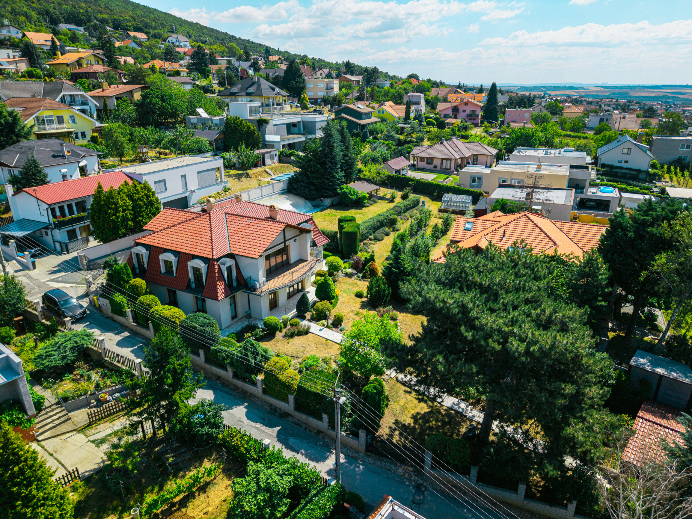 Nadčasová zoborská vila s panoramatickým výhľadom na hrad a vlastným vyhrievaným bazénom