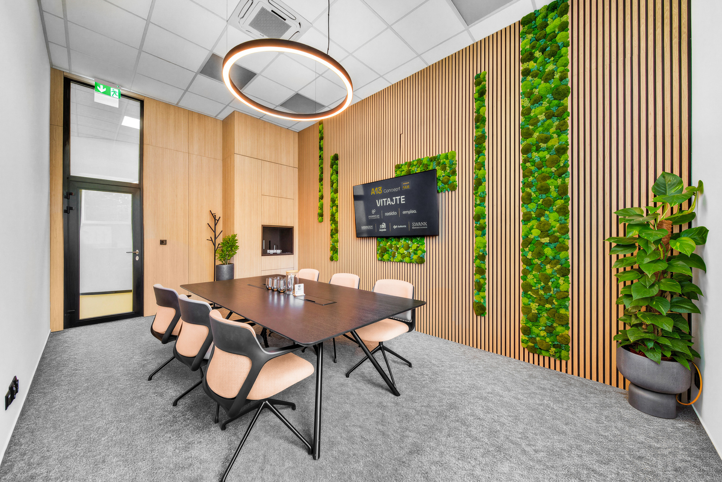 Štýlové a presvetlené priestory v modernej budove Business Hub A13 Concept