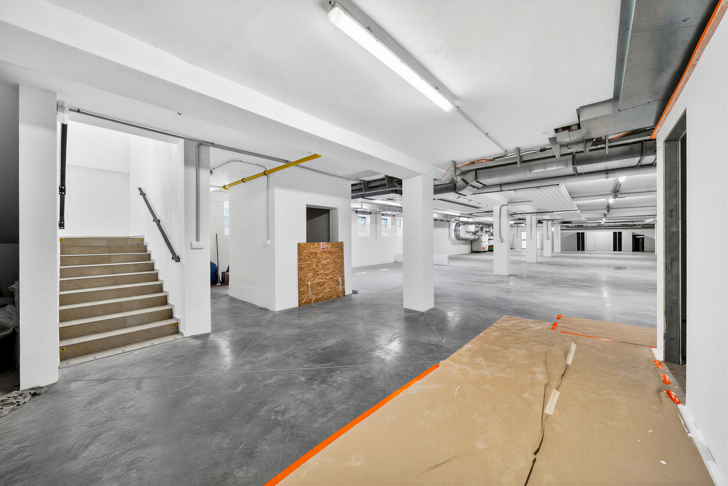 Štýlové a presvetlené priestory v modernej budove Business Hub A13 Concept