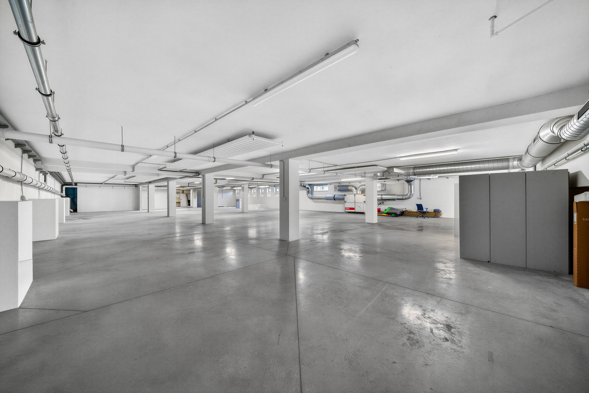 Štýlové a presvetlené priestory v modernej budove Business Hub A13 Concept