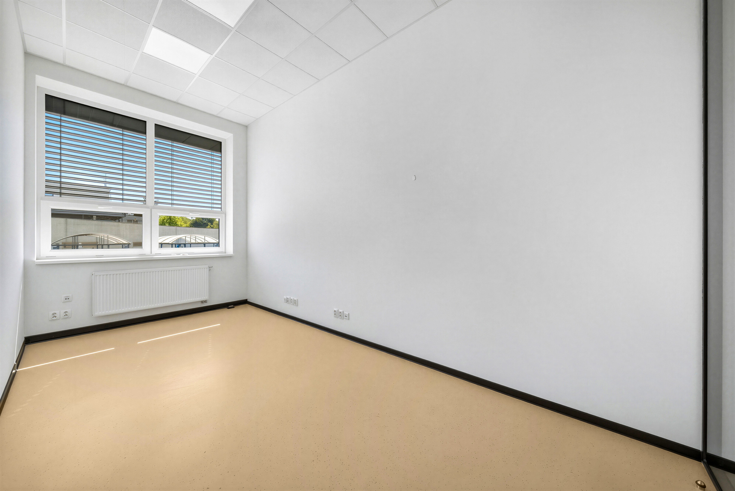 Štýlové a presvetlené priestory v modernej budove Business Hub A13 Concept