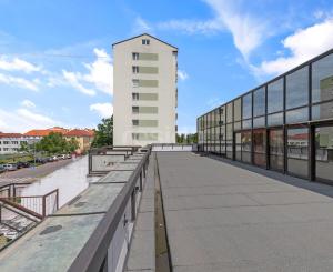 Priestranný obchodný priestor v centre Malaciek s množstvom skladových priestorov