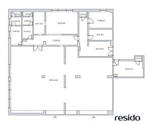Priestranný obchodný priestor v centre Malaciek s množstvom skladových priestorov
