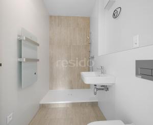 Priestranný 4-izbový byt s dvomi predzáhradkami v projekte Nesto-Petržalka