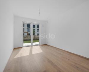 Priestranný 4-izbový byt s dvomi predzáhradkami v projekte Nesto-Petržalka