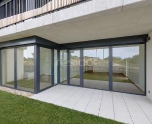 Priestranný 4-izbový byt s dvomi predzáhradkami v projekte Nesto-Petržalka