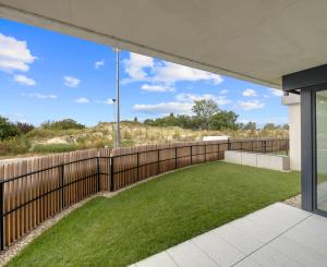 Priestranný 4-izbový byt s dvomi predzáhradkami v projekte Nesto-Petržalka