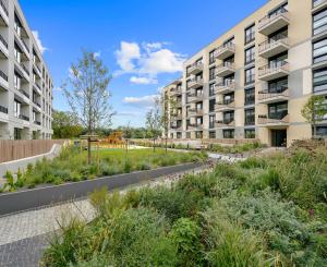 Priestranný 4-izbový byt s dvomi predzáhradkami v projekte Nesto-Petržalka