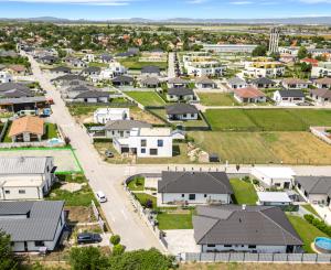 Stavebný pozemok 801 m² v slepej ulici – ideálne miesto pre váš rodinný dom v Kvetoslavove