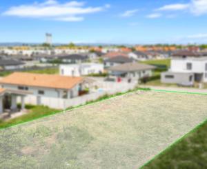 Stavebný pozemok 801 m² v slepej ulici – ideálne miesto pre váš rodinný dom v Kvetoslavove