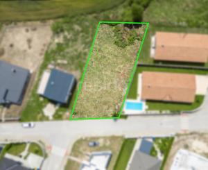 Stavebný pozemok 801 m² v slepej ulici – ideálne miesto pre váš rodinný dom v Kvetoslavove