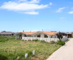 Stavebný pozemok 801 m² v slepej ulici – ideálne miesto pre váš rodinný dom v Kvetoslavove