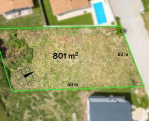 Stavebný pozemok 801 m² v slepej ulici – ideálne miesto pre váš rodinný dom v Kvetoslavove