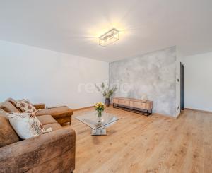 Exkluzívna novostavba hausbótu s veľkorysou terasou a výhľadom na Jarovecké rameno