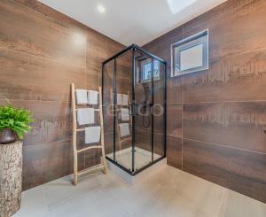 Exkluzívna novostavba hausbótu s veľkorysou terasou a výhľadom na Jarovecké rameno