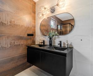 Exkluzívna novostavba hausbótu s veľkorysou terasou a výhľadom na Jarovecké rameno