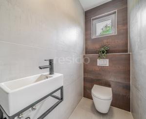 Exkluzívna novostavba hausbótu s veľkorysou terasou a výhľadom na Jarovecké rameno