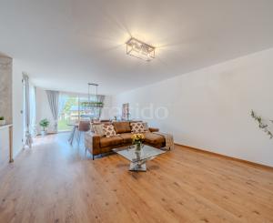 Exkluzívna novostavba hausbótu s veľkorysou terasou a výhľadom na Jarovecké rameno