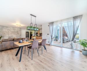 Exkluzívna novostavba hausbótu s veľkorysou terasou a výhľadom na Jarovecké rameno