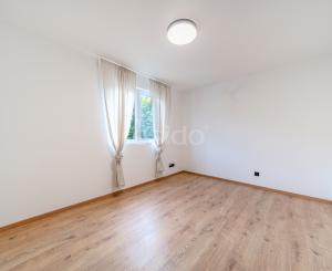 Exkluzívna novostavba hausbótu s veľkorysou terasou a výhľadom na Jarovecké rameno