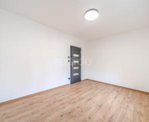 Exkluzívna novostavba hausbótu s veľkorysou terasou a výhľadom na Jarovecké rameno