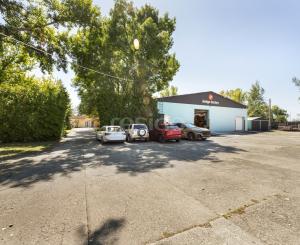 ZNÍŽENÁ CENA | Komerčný areál s halou, kanceláriami a rodinným domom v meste Holíč