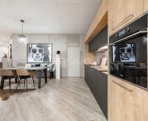 ZNÍŽENÁ CENA | Komerčný areál s halou, kanceláriami a rodinným domom v meste Holíč