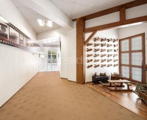 ZNÍŽENÁ CENA | Komerčný areál s halou, kanceláriami a rodinným domom v meste Holíč