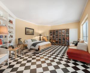 ZNÍŽENÁ CENA | Komerčný areál s halou, kanceláriami a rodinným domom v meste Holíč