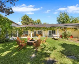 ZNÍŽENÁ CENA | Komerčný areál s halou, kanceláriami a rodinným domom v meste Holíč