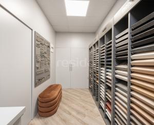 ZNÍŽENÁ CENA | Komerčný areál s halou, kanceláriami a rodinným domom v meste Holíč