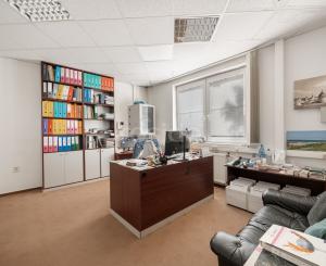 ZNÍŽENÁ CENA | Komerčný areál s halou, kanceláriami a rodinným domom v meste Holíč