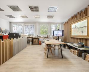 ZNÍŽENÁ CENA | Komerčný areál s halou, kanceláriami a rodinným domom v meste Holíč