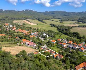 Rodinný domček v obci Zlatno s veľkou záhradou, ktorý ponúka priestor na relax aj každodenný život