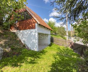 Rodinný domček v obci Zlatno s veľkou záhradou, ktorý ponúka priestor na relax aj každodenný život