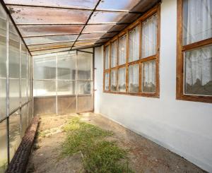 Rodinný domček v obci Zlatno s veľkou záhradou, ktorý ponúka priestor na relax aj každodenný život