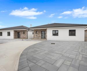 Komfortné rodinné bývanie s nízkymi nákladmi – 5-izbová novostavba v Kostolišti